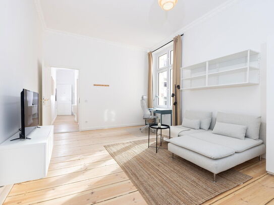 Renovated old building with high stucco ceilings! Lovingly furnished in Berlin-Mitte