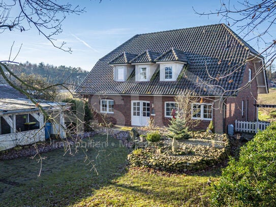 Preissenkung! Geräumiges Einfamilienhaus nebst Garage mit freiem Feld und Wiesenblick!