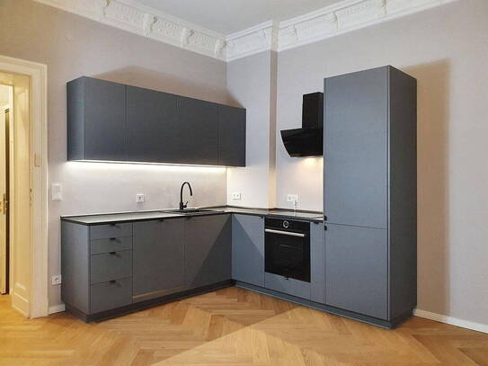 Exklusiv sanierte 100m² Jugendstil-Altbauwohnung nahe Savignyplatz und Ku'Damm