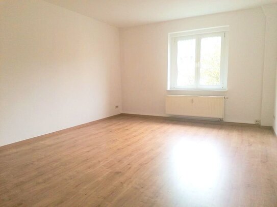 !! 3-Zimmer-Wohnung mit Balkon in gepflegtem Mehrfamilienhaus !!