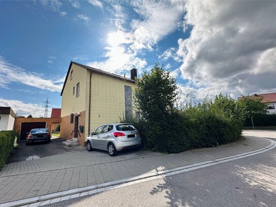 Langenzenn ~ Freistehendes Zweifamilienhaus mit Baugrundstück ~ viel Potential ~ Garage uvm.