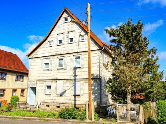 Gutes und günstiges Haus für 1 große oder 2 Familien mit Garten und Nebengebäuden