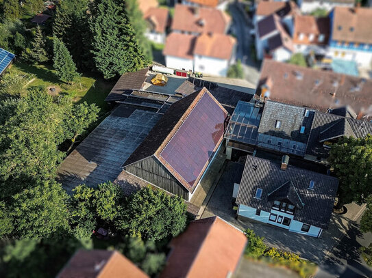 Vielseitige Nutzungsmöglichkeit! Gepflegtes Mehrparteienhaus mit Gewerbe, Lagerhallen und weitläufigen Garten!