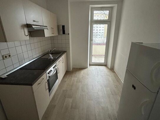 Tageslichtbad! Helle 2-Zi. mit Balkon, Wanne und Einbauküche!