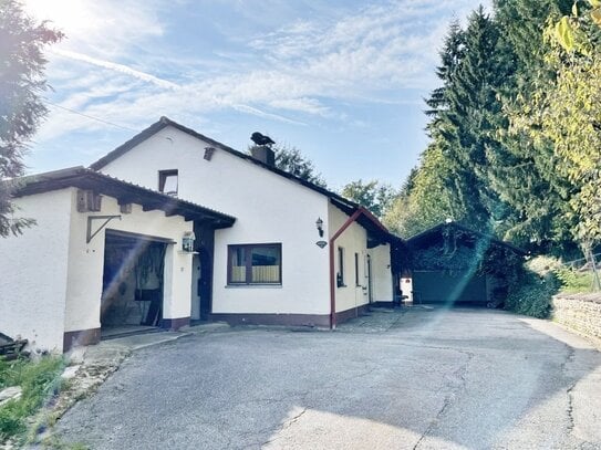 Idyllisches Wohneinheit im Zweifamilienhaus mit tollem Fernblick und großem Garten Nähe Aicha vorm Wald