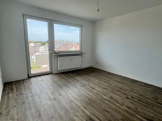 Sanierte 2 Zimmer Wohnung mit Balkon und schöner Aussicht