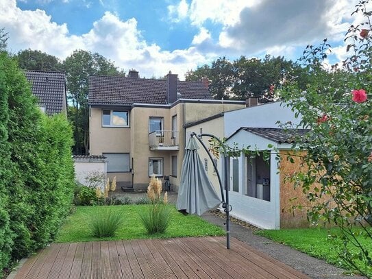 Ein- bis Zweifamilienhaus mit idyllischem Garten am Ortsrand