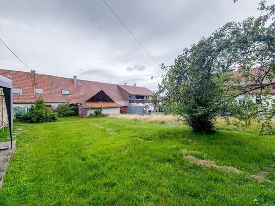 Großes Grundstück mit Altbestand in ruhiger Lage als Bauplatz oder Handwerkerhaus für Selbermacher