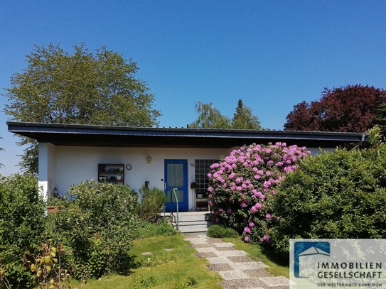 Bungalow mit großem Garten in ruhiger Ortslage von Dürrholz!