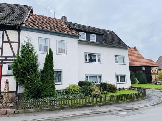 Ein- bis Zweifamilienhaus mit Doppelgarage in Trendelburg-Deisel