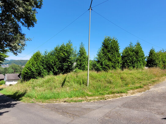 MANNELLA *Rosbach* Eckgrundstück in ruhiger Seitenstraßenlage mit Talblick