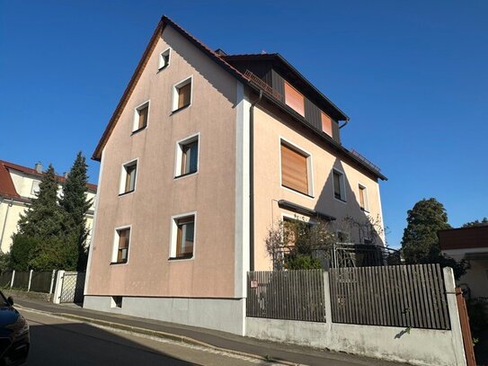 Helle 4-Zimmer-Erdgeschosswohnung in Schwandorf - Kernsaniert, mit Terrasse und Garten