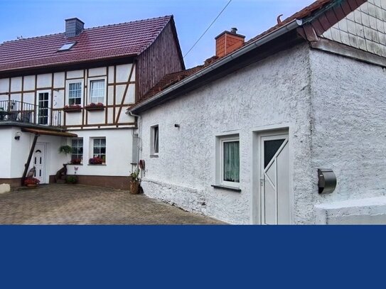 Charmantes Fachwerkhaus mit viel Platz: Hof, Garten und Garage inklusive !