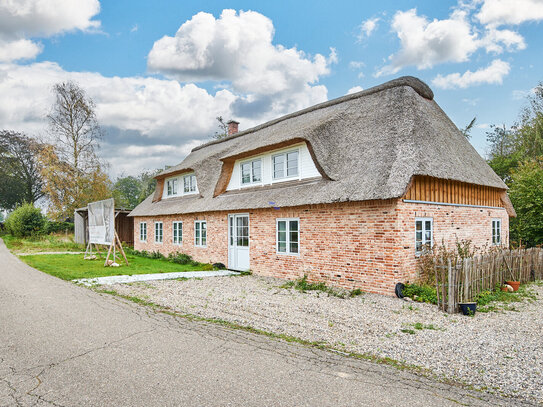 Wunderschön sanierte Bauernkate mit Naturgarten und herrlichem Blick auf die Felder