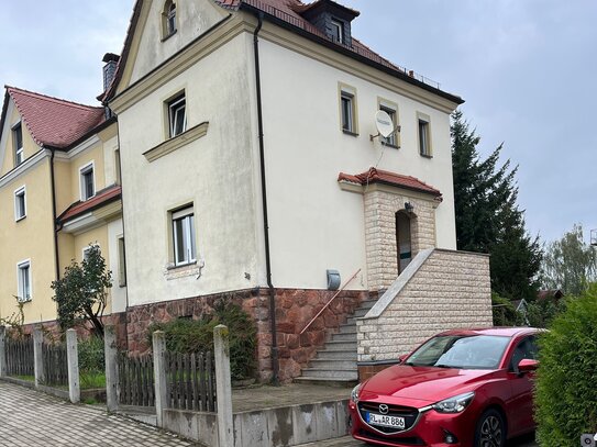 Modernisierungsbedürftiges Einfamilienhaus (DHH) mit Ausbaupotential im Dach, ca. 520m²-Gartengrundstück, sofort frei