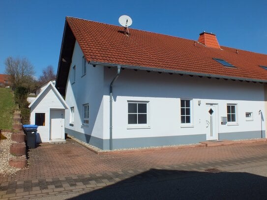 Doppelhaushälfte in Weselberg!