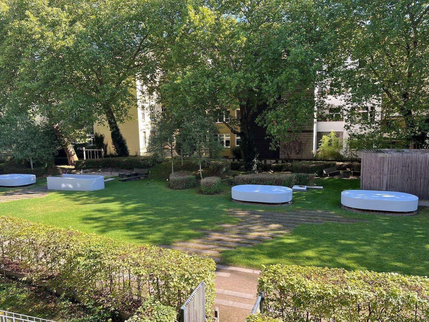 Big City Life: Spektakuläre 4 1/2-Raum-ETW mit Balkon-Terrasse, Privat-Garten und Tiefgarage!