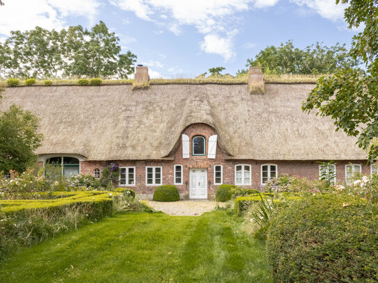 Wunderschönes gepflegtes Bauernhaus mit großem Grundstück in Nordseenähe