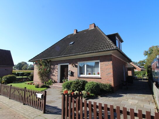 Einfamilienhaus mit massivem Nebengebäude und schönem Garten