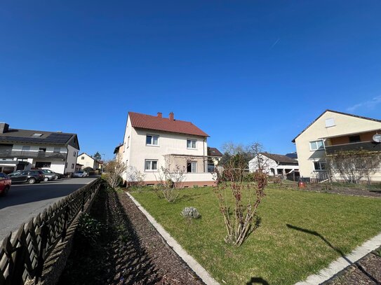 Ein- bis Zweifamilienhaus mit Garage und Garten in Kleinwallstadt