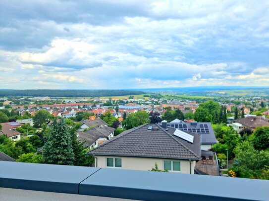 Einzigartig, barrierefrei, neuwertig: 3-Zi-Penthouse-Wohnung mit 2 Terrassen und traumhaftem Blick