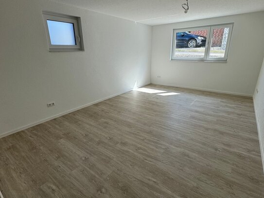 ZU VERKAUFEN: Erstbezug nach Fertigstellung - helle & moderne Souterrainwohnung mit Fußbodenheizung, Garage & Stellplatz