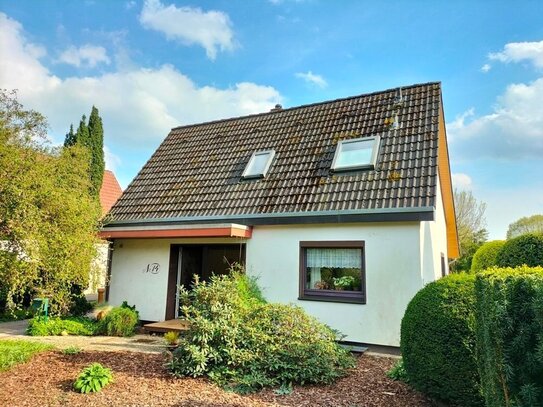 Freistehendes Einfamilienhaus mit großem Grundstück und Garage / zusätzlicher Bauplatz möglich