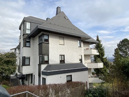 Koblenz-Karthause: Helle 4 ZKB-Wohnung mit Balkon und Stellplatz