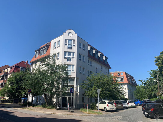 Deine schick renovierte 1-R-Whg mit EBK und Westbalkon