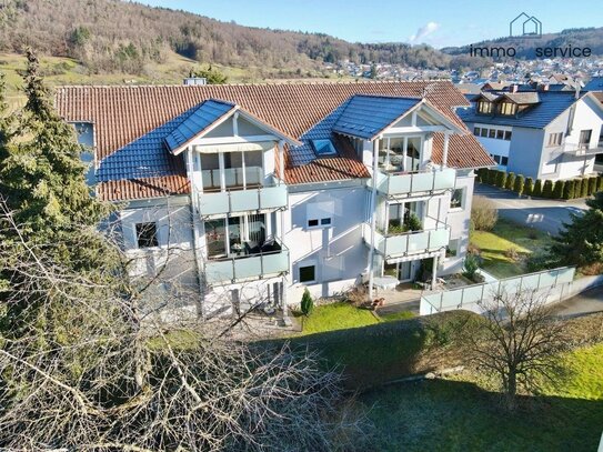 Charmante 2,5-Zimmer-Dachgeschosswohnung mit großem Balkon und Weitblick