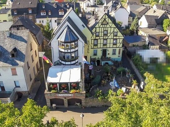 Fachwerkpension an der Mosel, mit großer Privatwohnung, 22 Betten, Große Terrasse mit Moselblick