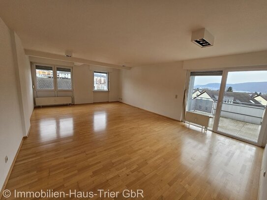 Weismark/Feyen schöne helle 4 Zimmer Wohnung mit großer Terrasse zu vermieten