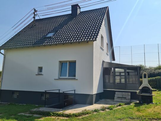 Einfamilienhaus in ruhiger Lage, mit großem Gartenholzhaus. Zwischen Hachenburg und Altenkirchen.