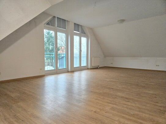 Ideal für Singles: Attraktive Dachgeschosswohnung in gepflegtem Haus mit Blick über die Dächer von Schöneck