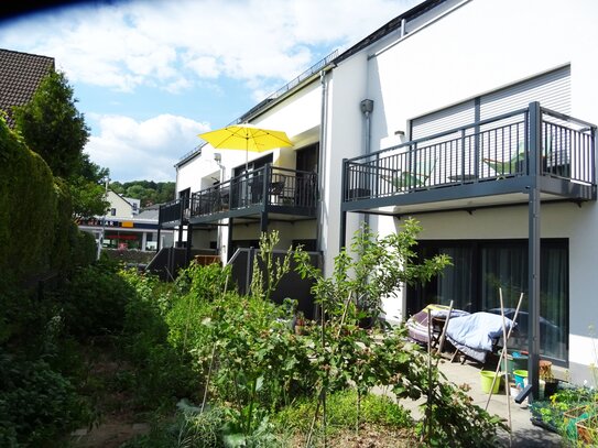 Elegante, moderne großzügige Wohnung mit sonnigem Balkon und kompletter Einbauküche – Frei zum Eigenbezug