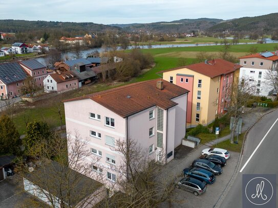 Fast 5% Rendite! Attraktive Kapitalanlage mit 8 Parteien am Regenufer in Regenstauf