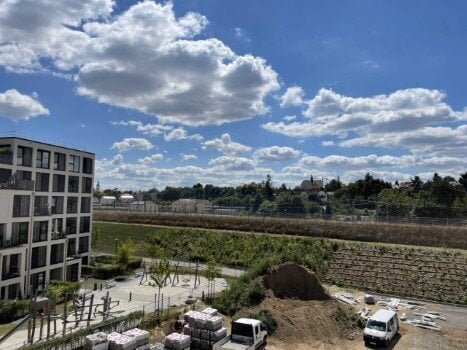 Erstbezug mit Domblick! Zentrale Lage, 4 Zimmer, 2 Bäder, 3 Balkone, Marken Einbauküche