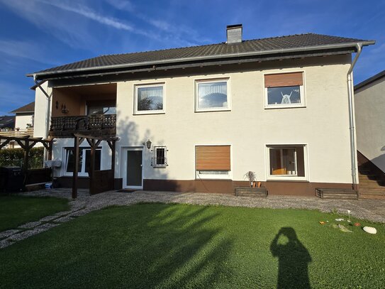 Geräumiges Haus mit Garage, Carport, großem Garten, Gartenhaus, Terrasse, Balkon