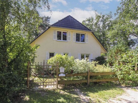 Eigenheim-Traum mit Garten, Pool und Doppel Carport in Bernau bei Berlin mit Feldblick