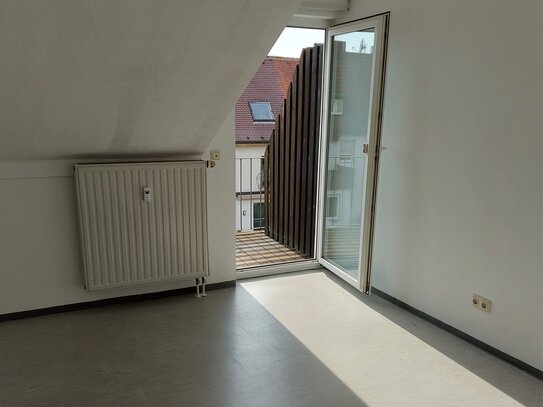 Dachgeschoß-Wohnung in Klinikumsnähe - nur für Studenten!