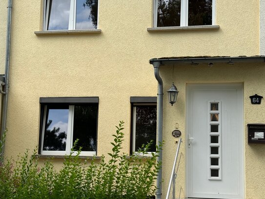 Einfamilienreihen Haus in einer ruhigen Wohnsiedlung