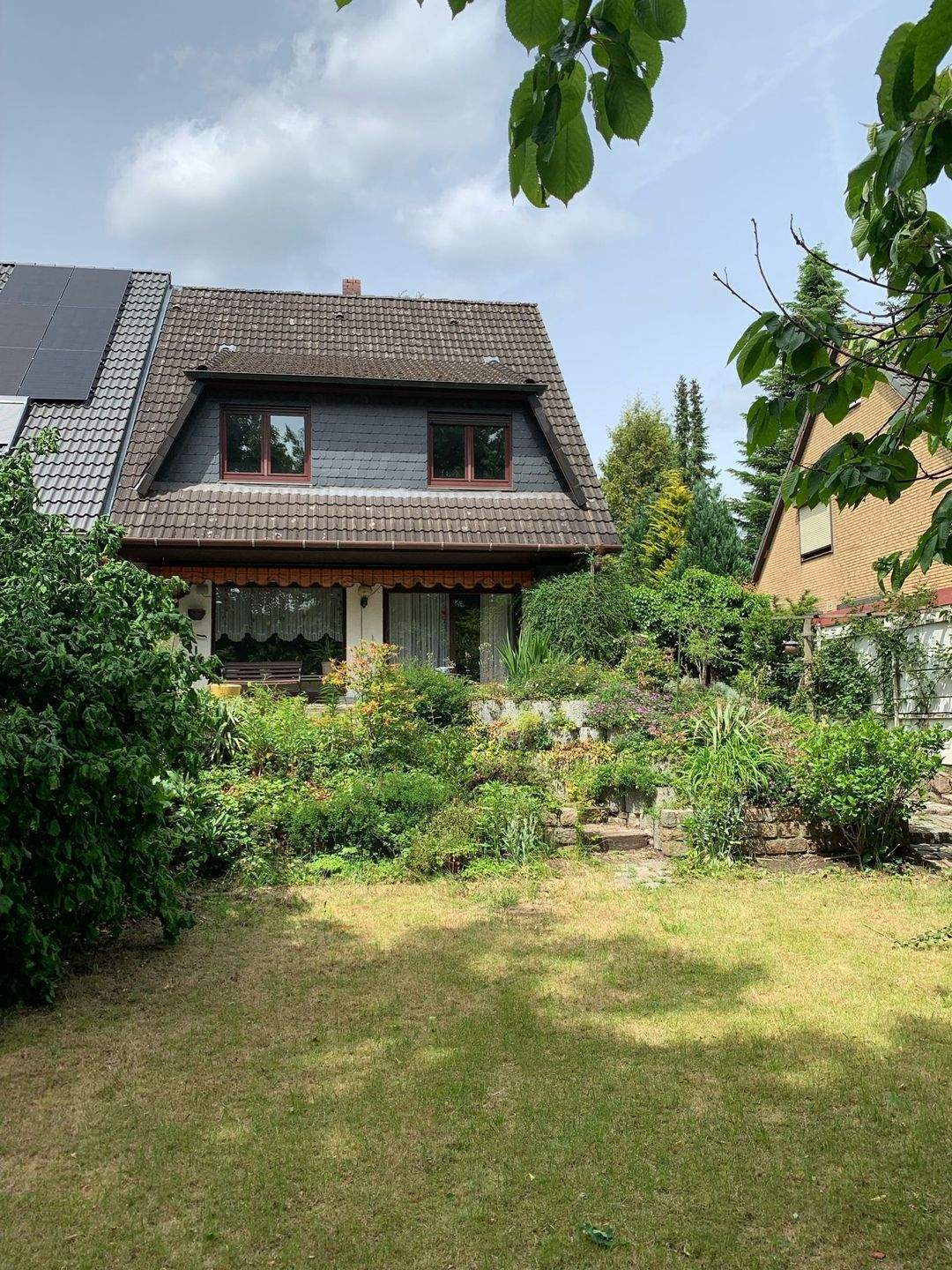 Großzügige DHH mit Vollkeller in Feldrandlage HH-Bramfelds zu verkaufen, besonders familienfreundlich. Eine Besichtigung wird Sie überzeugen!