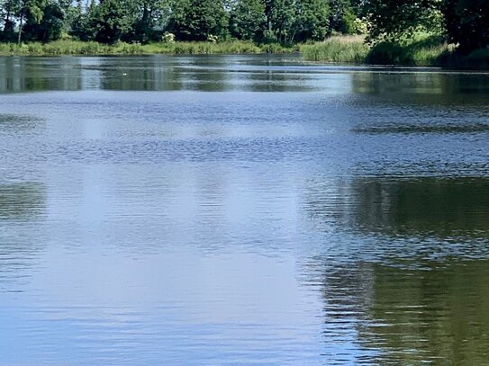 zwei Doppelhaushälften mit größem Grundstück am Nord-Ostsee-Kanal