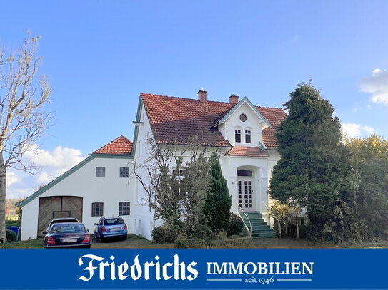 Modernisierungsbedürftige Villa im Jugendstil mit Stallgebäude, Garten und herrlichem Ausblick