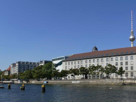 Nahe U-Bhf. Märkisches Museum: Gepflegte Balkonwohnung mit zuverlässigem Mieter!