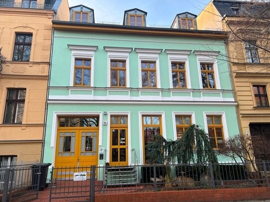 STIMMUNGSVOLLE EIGENTUMSWOHNUNG MIT KLEINEM GARTEN IM BELIEBTEN FRIEDRICHSHAGEN