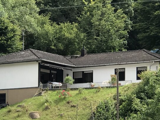 WUNDERVOLLER GROßER WINKELBUNGALOW MIT RHEINBLICK, IHR TRAUMHAUS AN DER LORELEY