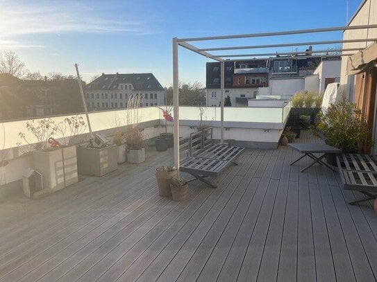 EINZELSTÜCK: neuwertiges Penthouse mit herrlicher Süd-Terrasse in Plagwitz!