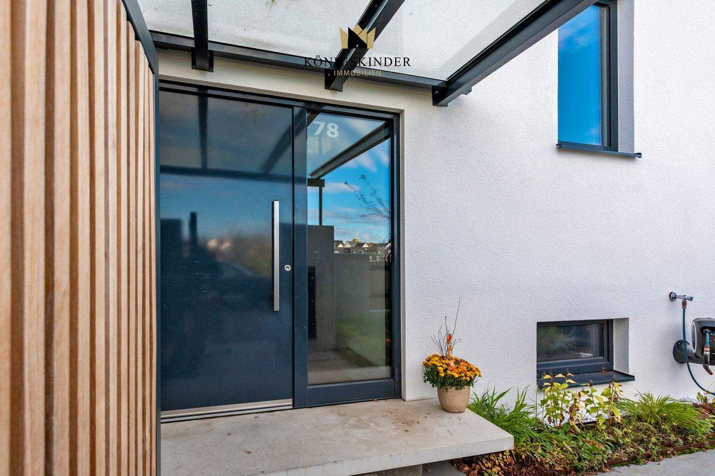Modernes Mehrgenerationenhaus mit Einliegerwohnung, Terrasse & unverbaubarem Blick