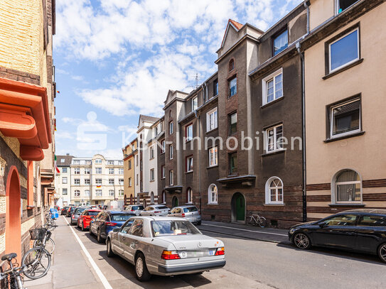 Moderne Eigentumswohnung mit Loggia, Altbaucharme und Denkmalschutz.